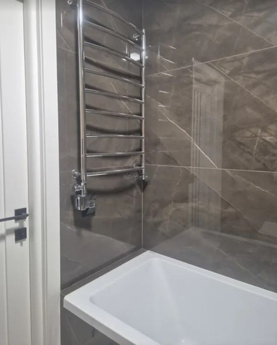 Продаж 1к квартири 43 кв. м на вул. Лепкого Богдана
