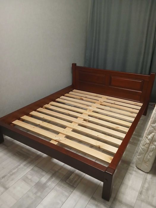 Деревяне ліжко під матрац 160 на 200