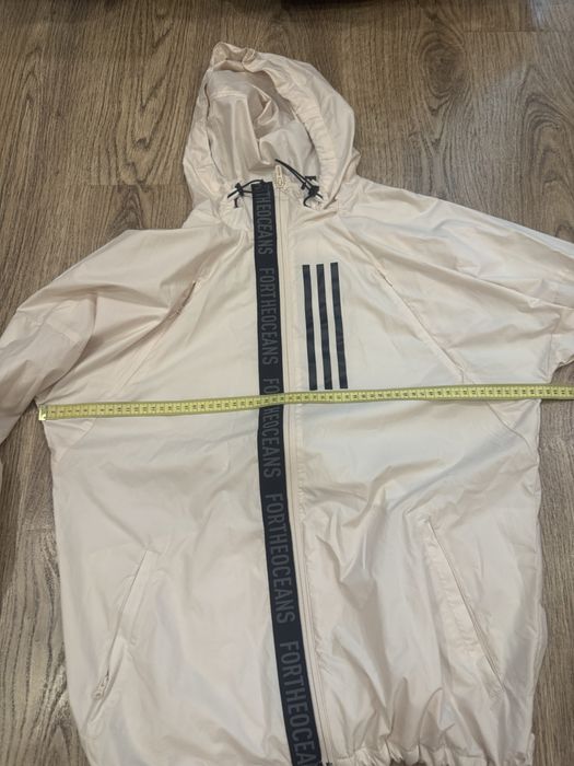 Плащевка adidas с капюшоном