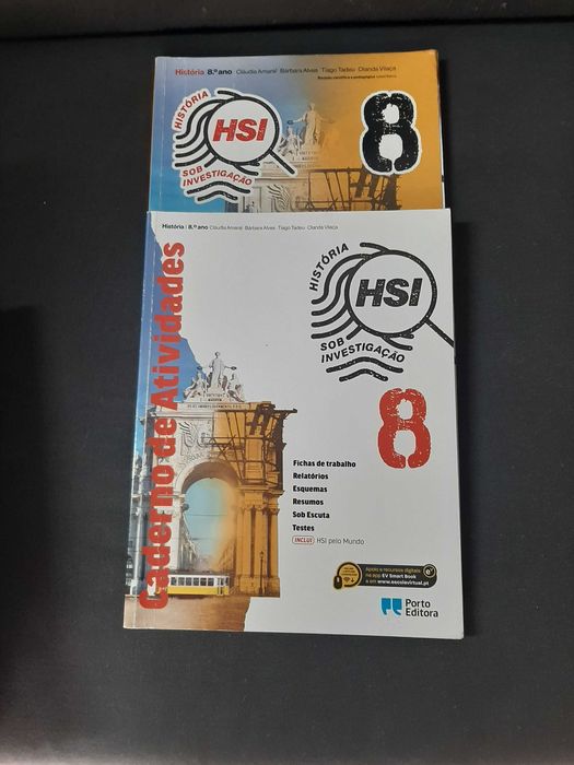 Manuais de 8.º ano da Porto Editora.