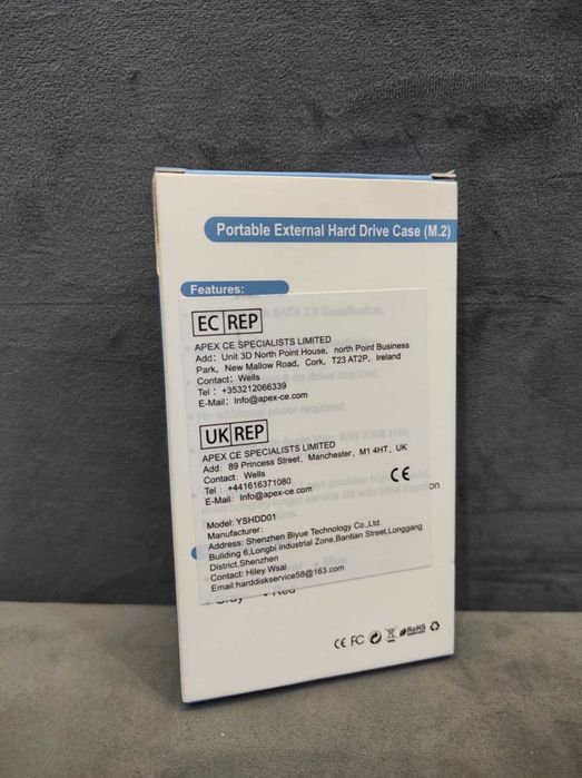 Dysk zewnętrzny HDD 2TB z kablem.