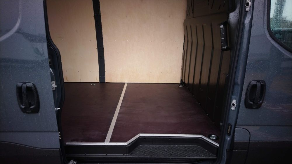 Profesjonalne zabudowy samochodów dostawczych Iveco Daily L4H2