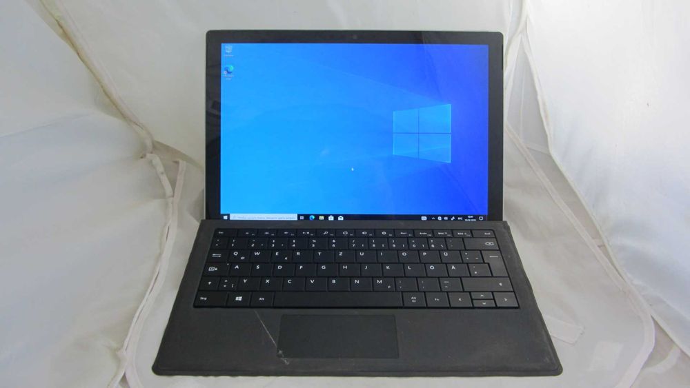 Планшет Microsoft Surface Pro (5th Gen) (Intel Core M, 4GB RAM, 128GB