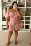 Kolorowa mini sukienka hiszpanka plus size, bufiaste rękawy, na lato