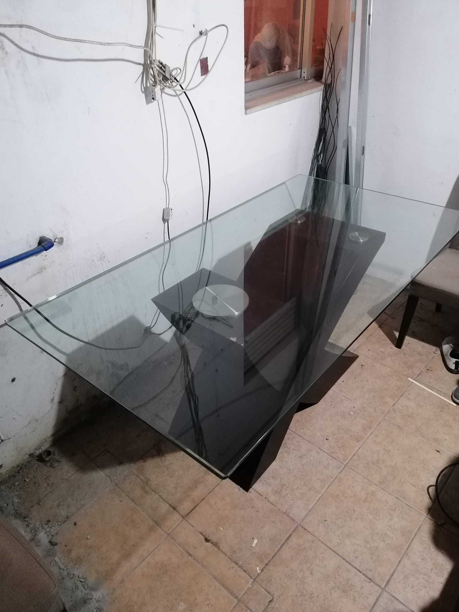 Mesa de jantar em vidro 1,80x0,95