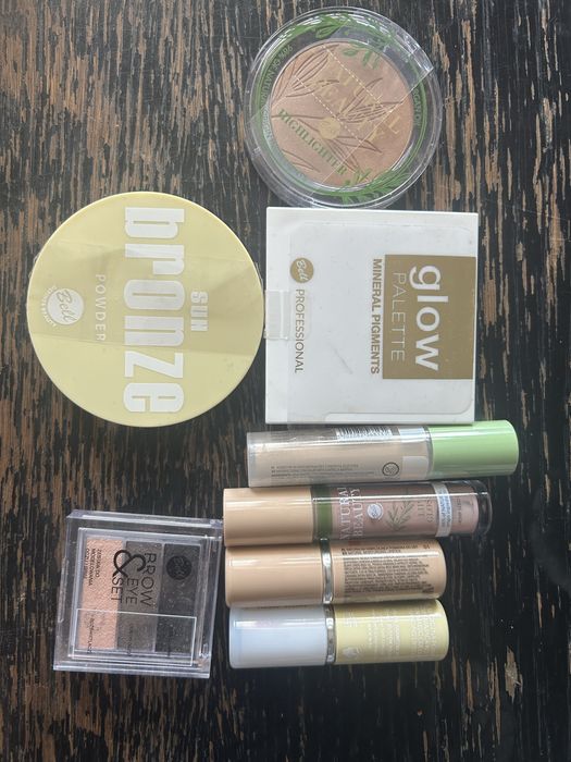 8 kosmetykóe Bell nowe