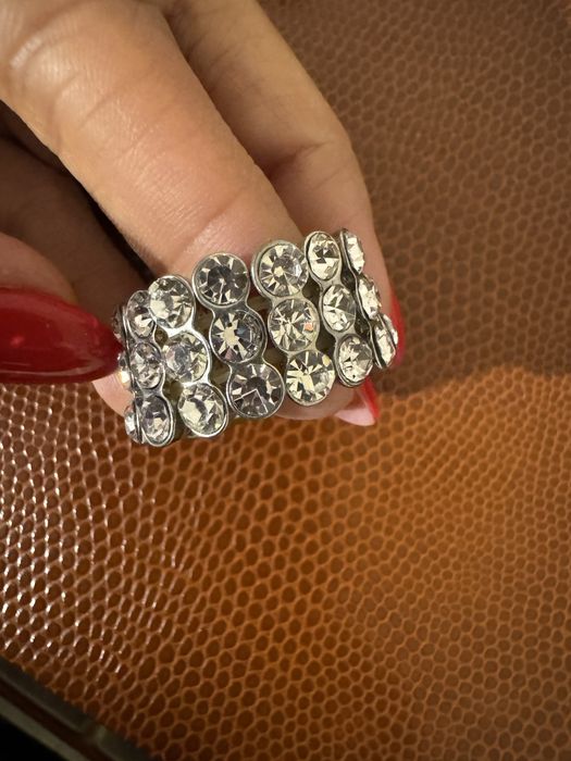 Pierscionek z cyrkoniami na gumke