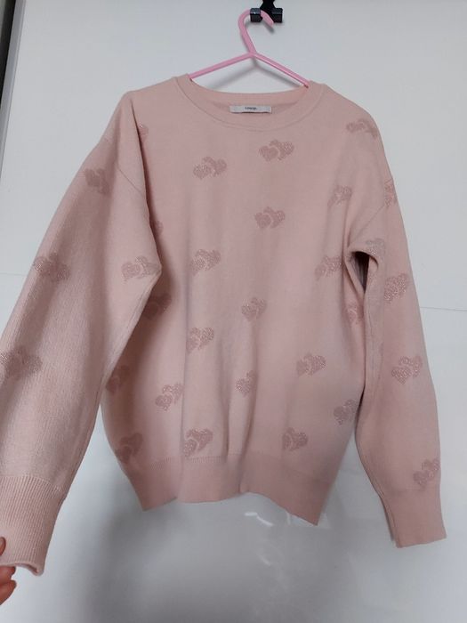 Różowy sweterek w serduszka ze srebrną nitką r.M/L Walentynki