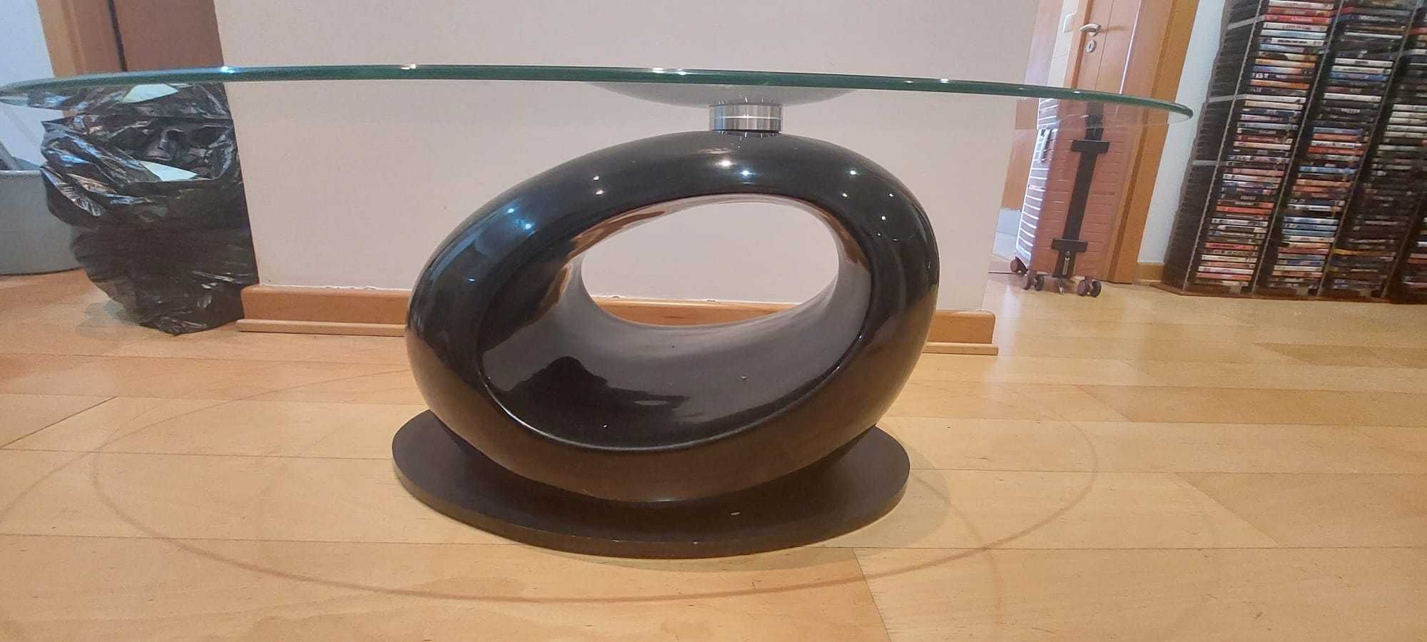 Mesa de sala oval.