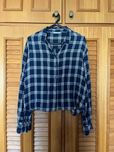 Camisa azul aos quadrados com pouco uso