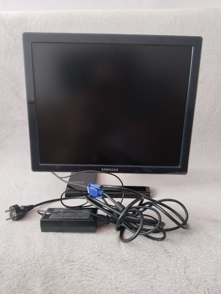 Monitor LCD 19 cali