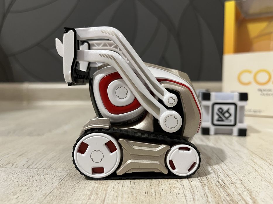 Anki Сozmo робот Козмо kozmo