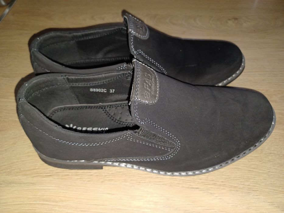 Czarne Buty komunijne rozmiar 37 bessky, eleganckie buty 37