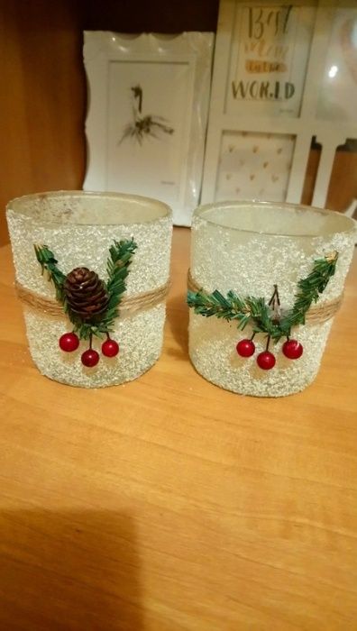 Dwa świąteczne ozdobne świeczniki