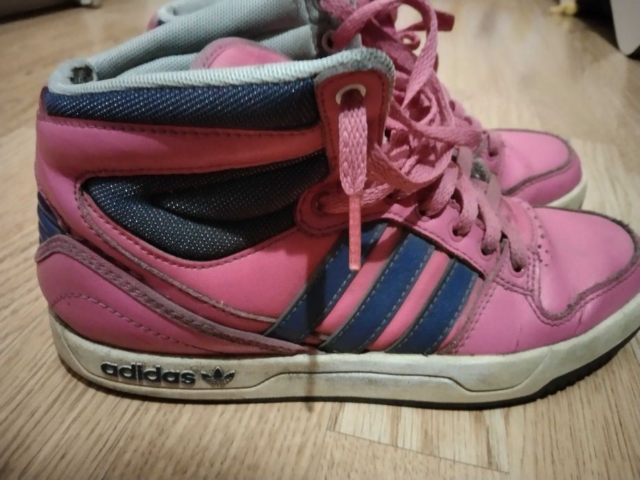 Кросівки адідас жіночі