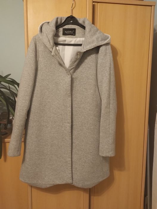 Dzianinowy płaszczyk na zatrzaski