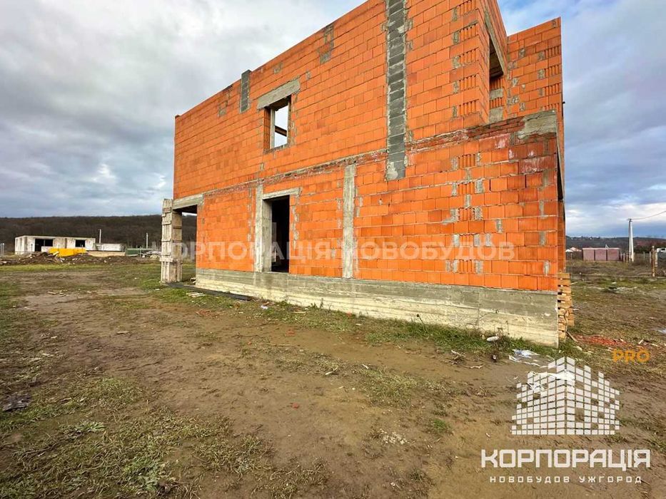 Продаж котеджу з великою ділянкою,3 спальні, поруч ріка, ліс, краєвиди