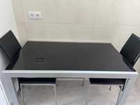 Mesa em vidro preto