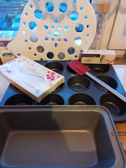 Duzy zestaw roznorodny do pieczenia i dekoracji ciast
