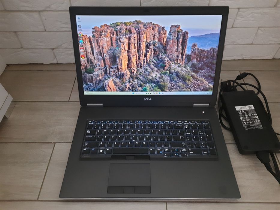 Dell 7740 IPS i7-9750h, 16-32 Gb, 512 SSD, RTX 3000 6 Gb