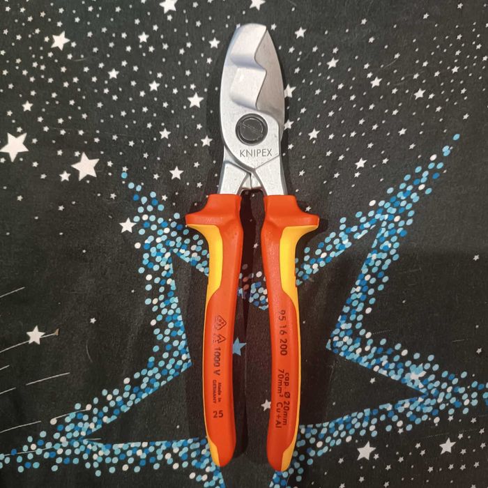 95  16  200
Knipex Nożyce do kabli
Z podwójnym ostrzem 1000V