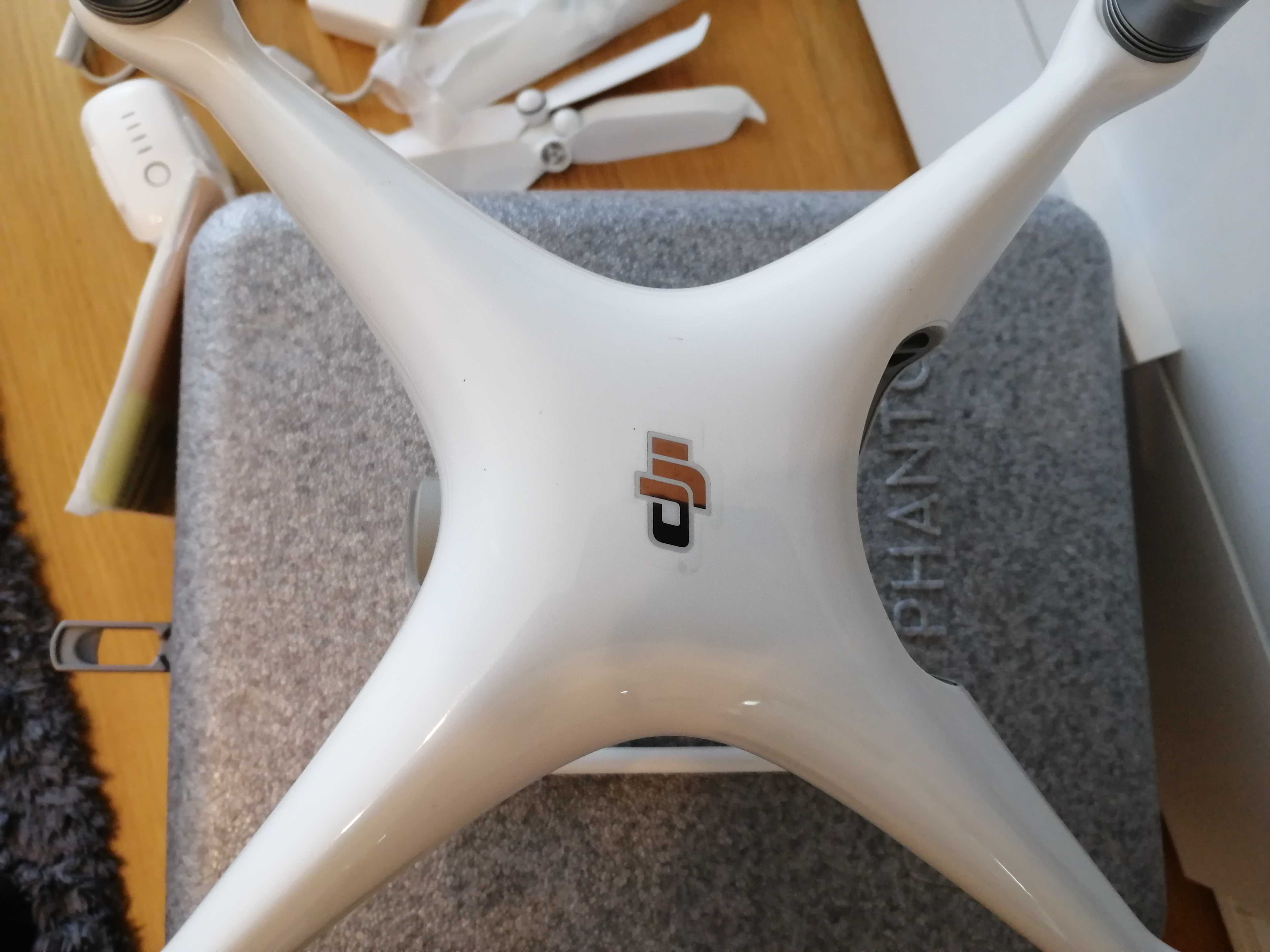 Dji Dron pantom 4 z całym zestawem