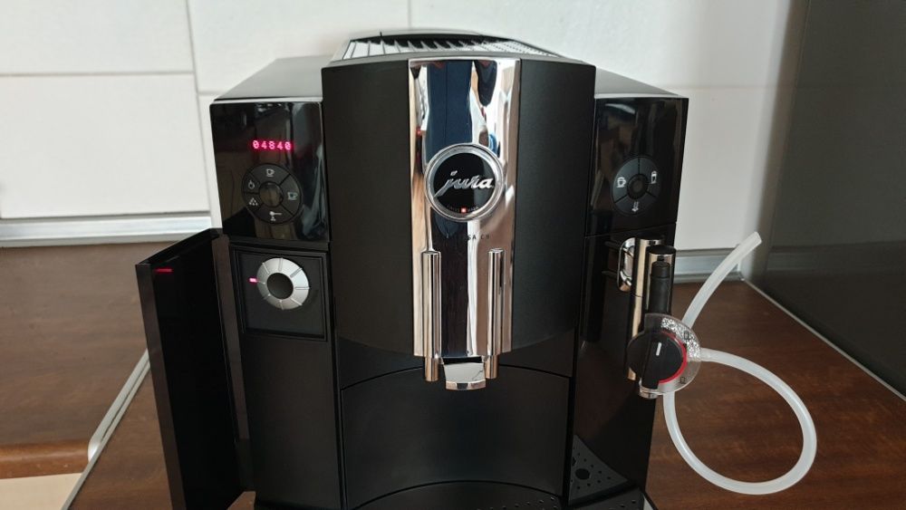 Ekspress Jura C9 One Touch 4849 kaw- 6 mies. gwar.