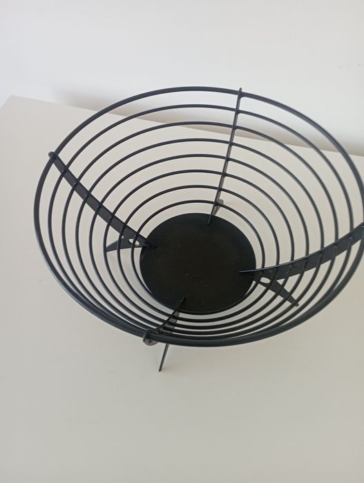 Fruteira de aço cor preta