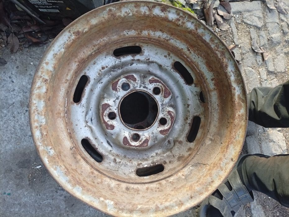 Продам диски Москвич  r13