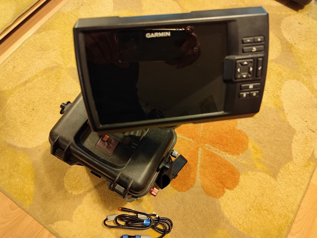 Echosonda Garmin Striker plus 7 SV z akumulatorem zestaw