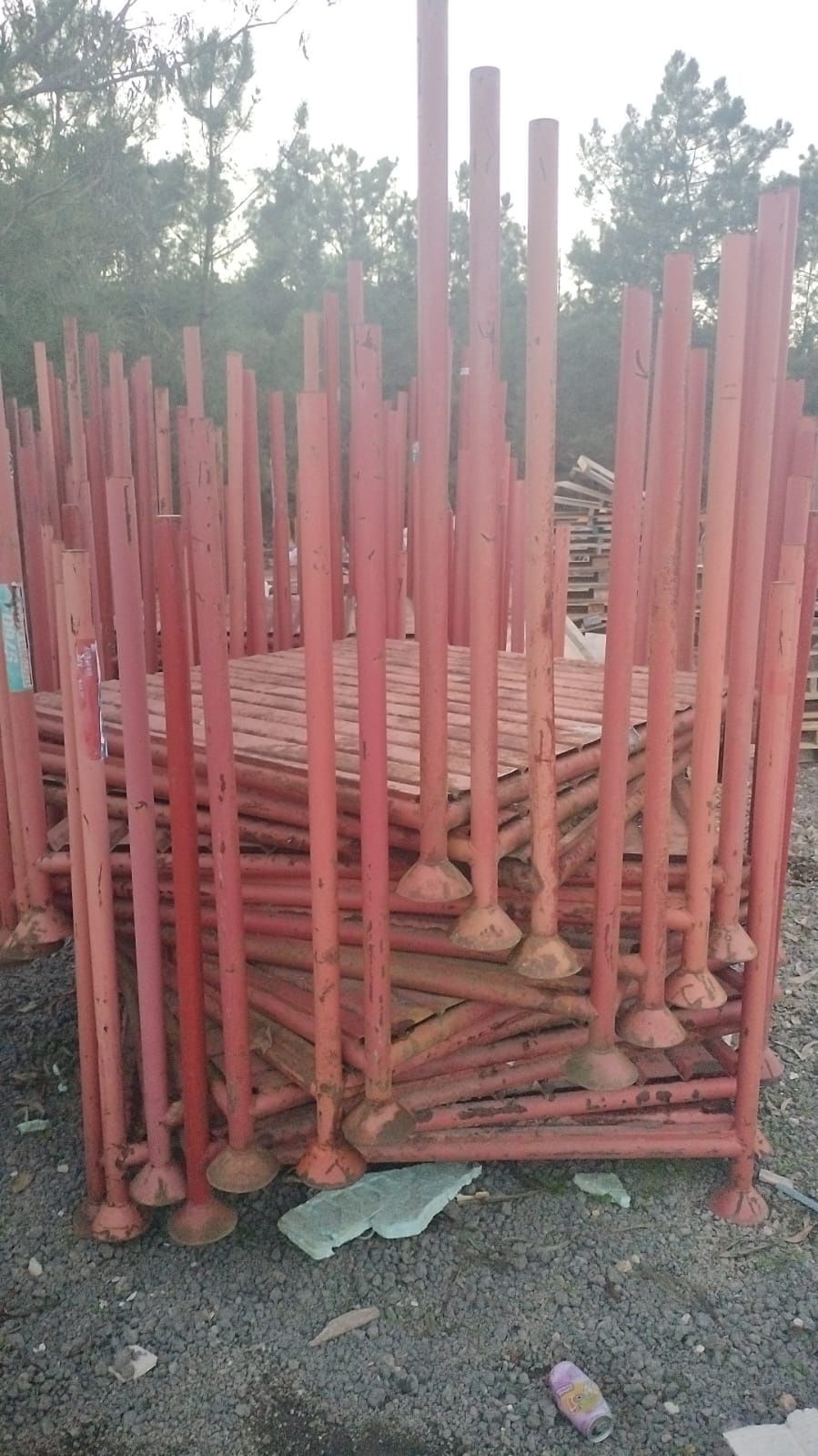 Cestos de arrumação para armazenar material construção civil