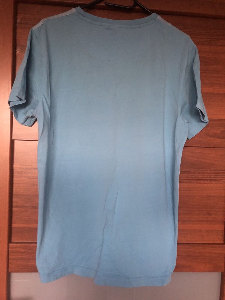 T- shirt błękitny z nadrukiem Cropp rozm S