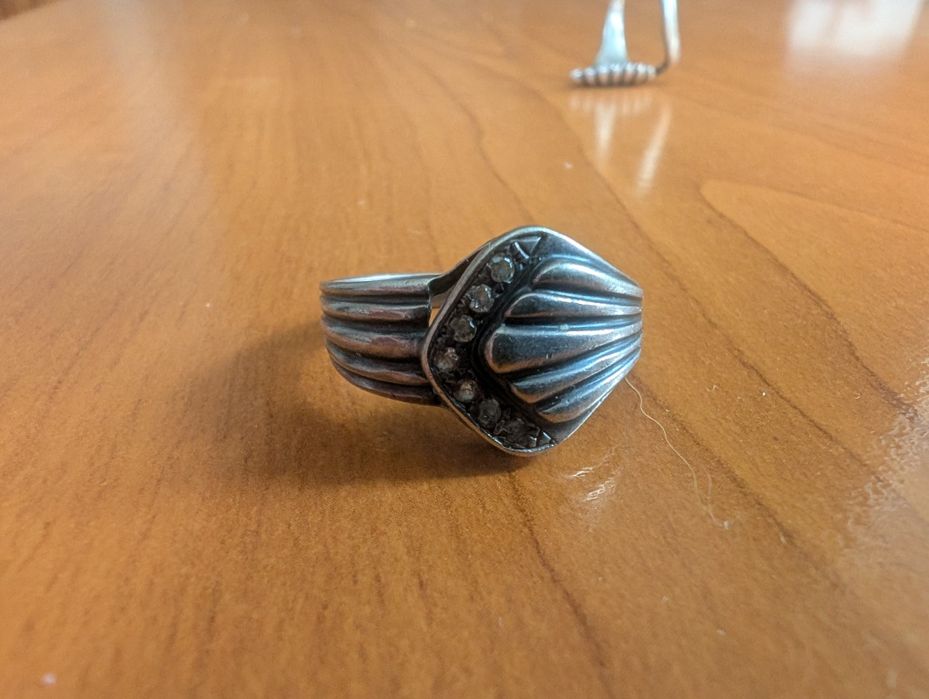 Продам кольцо серебро 925