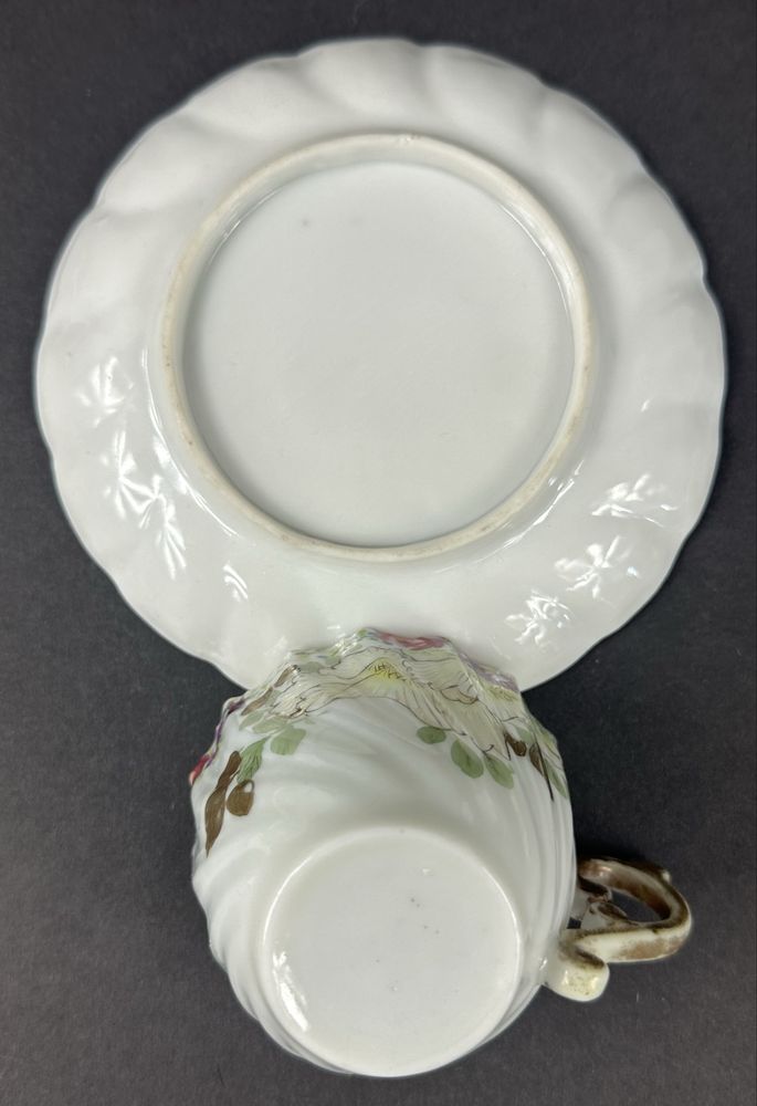 Filiżanka ze spodkiem ptak cieniutka porcelana filiżanki kwiaty