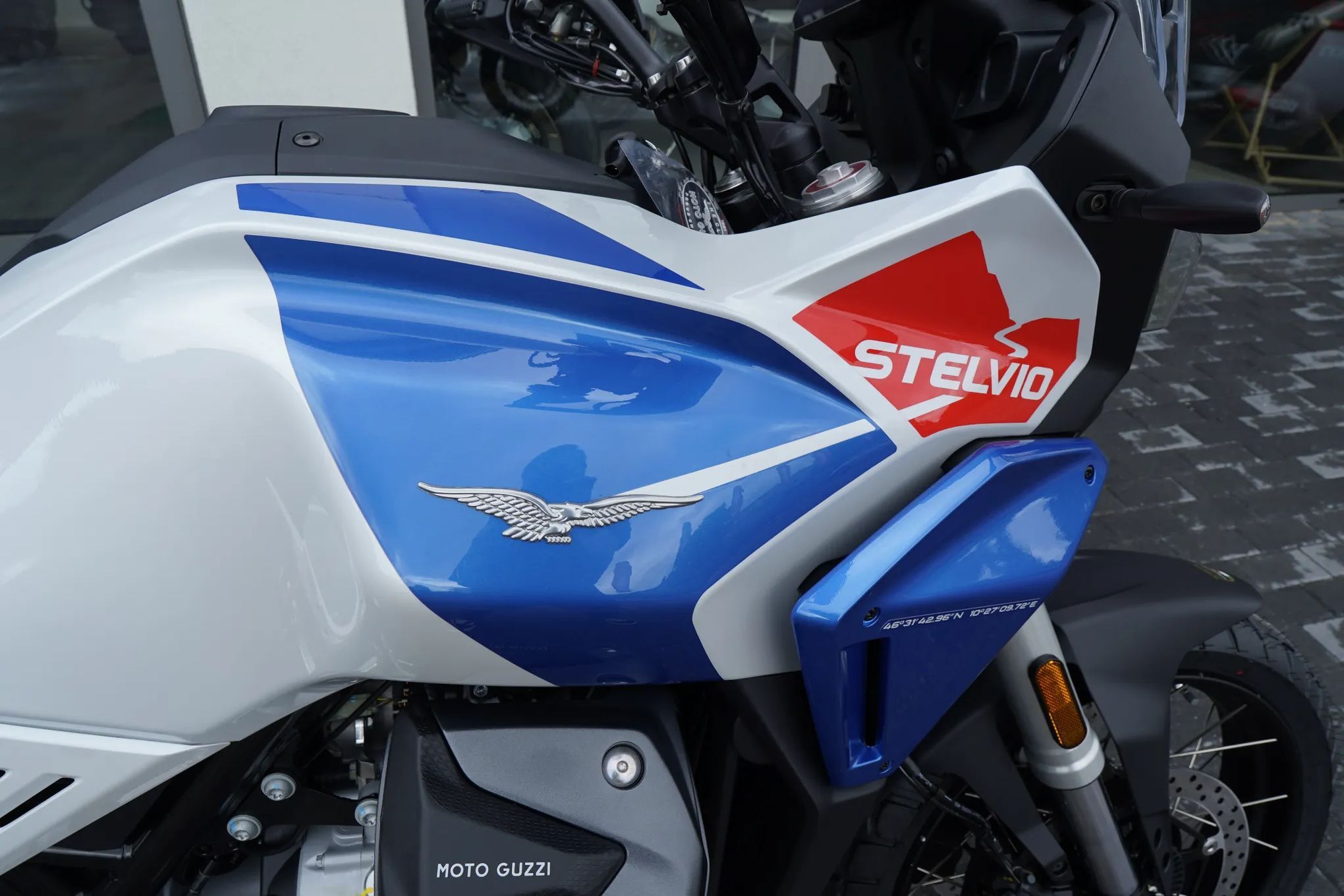 Moto Guzzi Stelvio DUECENTO TRIBUTO - Wersja limitowana. Zapytaj o ofertę specjalną.