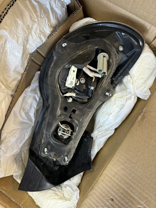 Продам задний правый стоп Subaru BRZ original koito