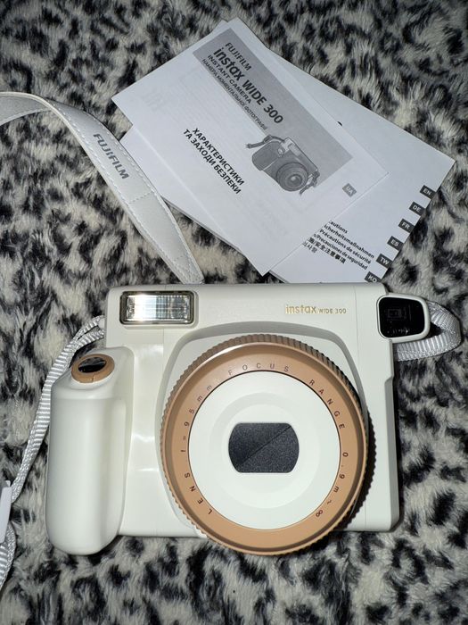 Фотокамера миттєвого друку Instax wide 300