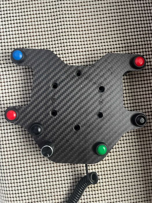 Carbonowy button Plate od Simline