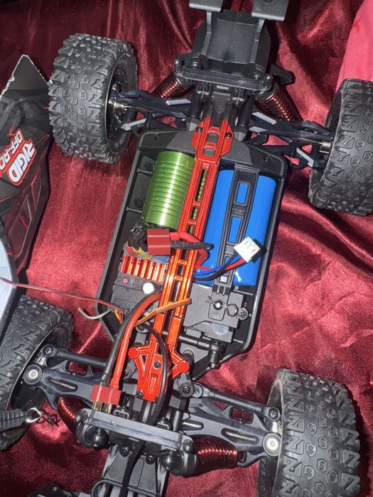 Машинка на радиоуправлении 4WD 80км