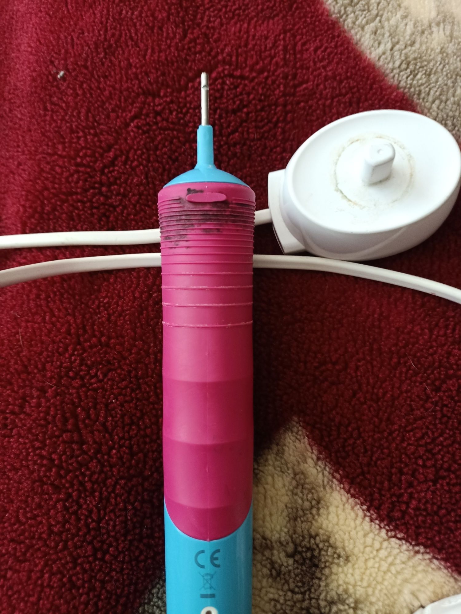 Електрична зубна щітка oral-b