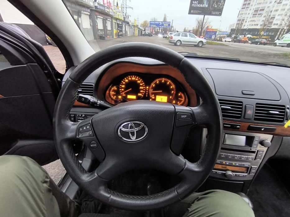 Автомобіль Toyota avensis. 2007 року.