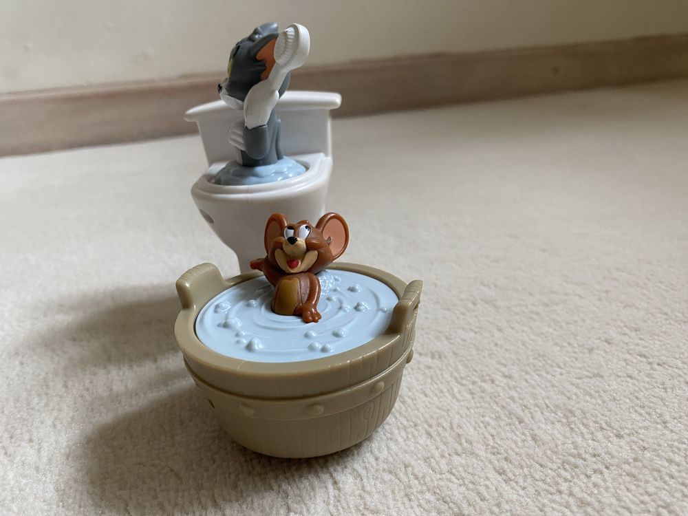 Tom i Jerry 2 szt. wanna jeździ, WC na przycisk.