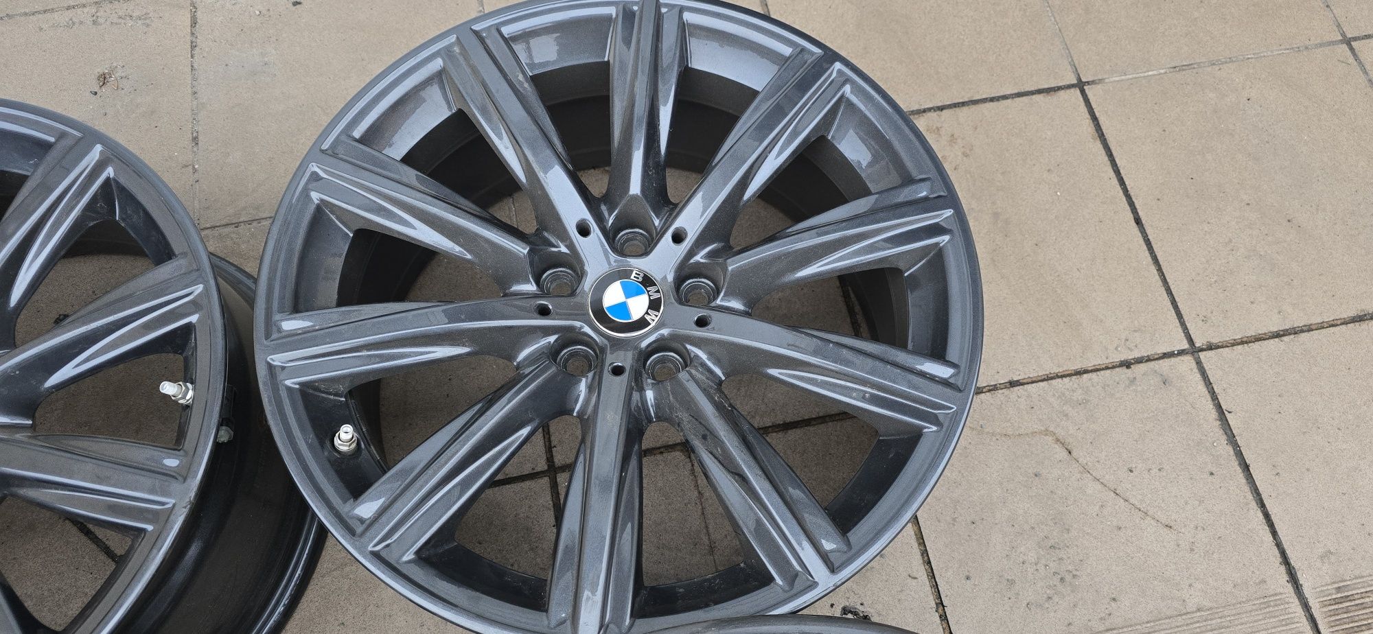 Felgi aluminiowe BMW 18 5X112 ET30 G30 G31 z czujnikami Vw Audi Skoda
