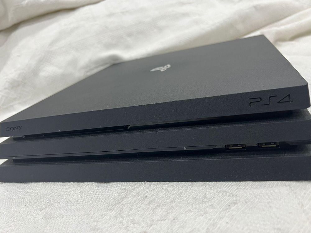 Playstation 4 PRO - 1 TB