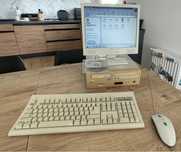 Komputer PC Pentium 3 Windows 98 retro kompaktowy