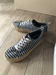 Trampki w paski 38