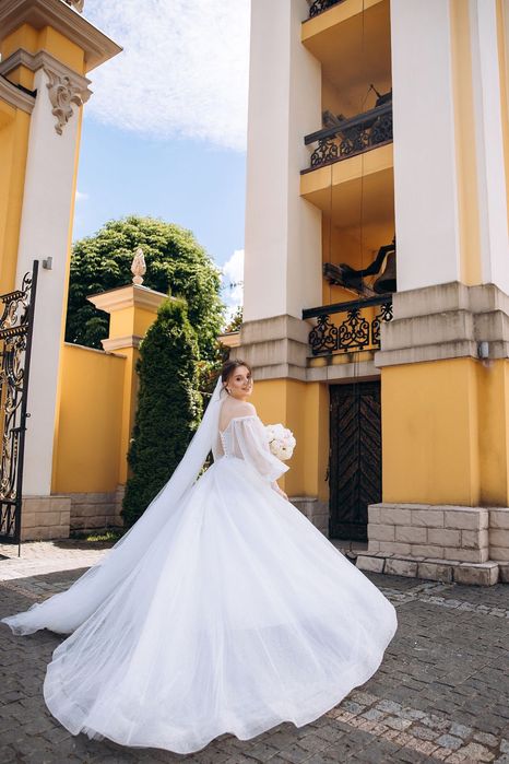 Весільна сукня