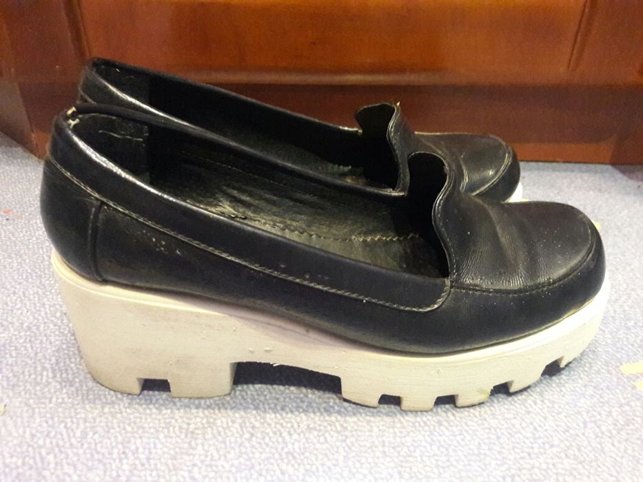 Женские кожаные туфли