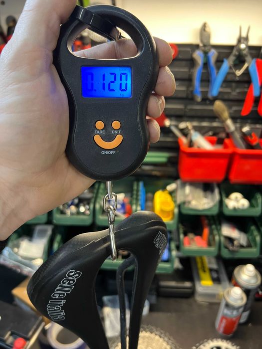 Siodełko karbonowe 120G