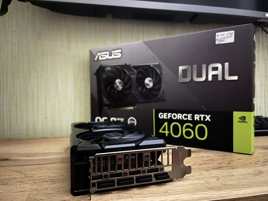 RTX4060 Asus Dual потужна ігрова відеокарта
